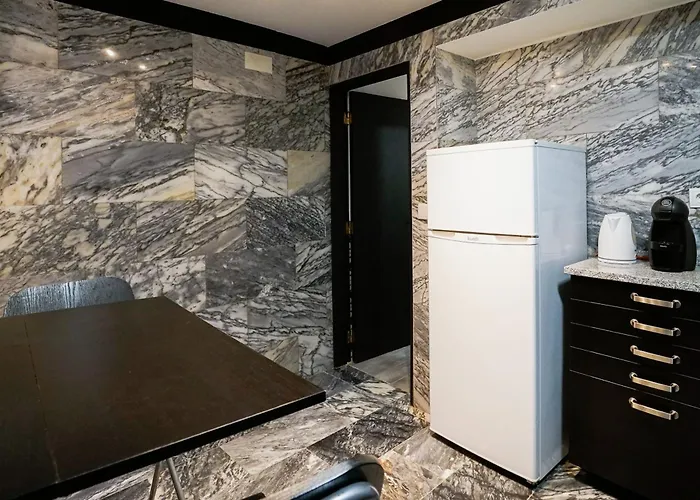 Cosmopolitan Chiado Apartment By Lovelystay